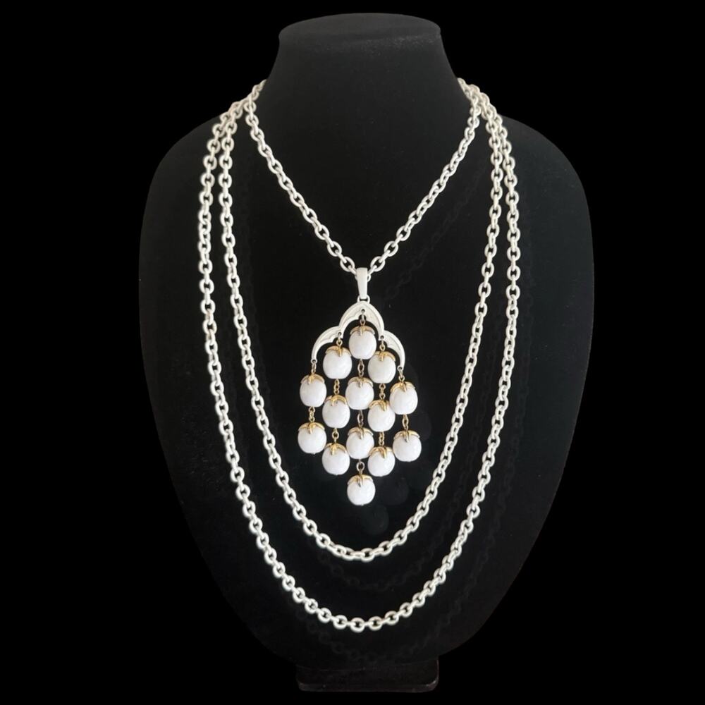 VINTAGE CROWN TRIFARI White & Gold Detail “Waterfall” Necklace 3 Tier